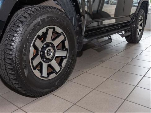 Used 2022 Toyota 4Runner TRD Off-Road Premium AWD/4WD image 5