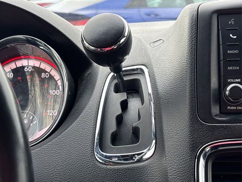 Used 2019 Dodge Grand Caravan SXT image 31