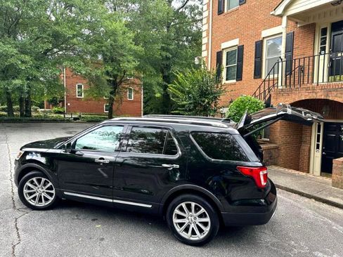 Used 2017 Ford Explorer Limited image 17