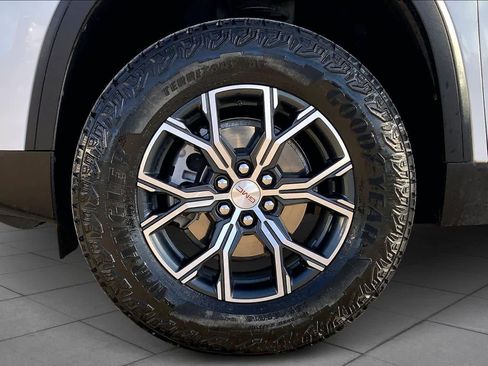 Used 2024 GMC Acadia AT4 w/ Luxury Package image 10