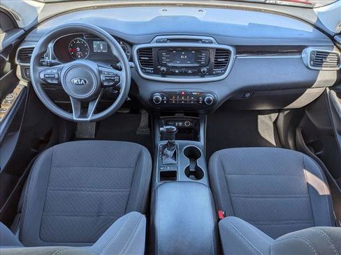 Used 2017 Kia Sorento AWD image 17