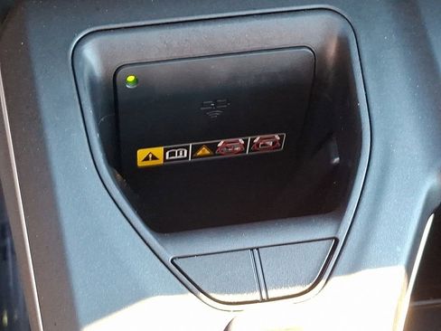 Used 2023 Toyota Crown XLE image 27