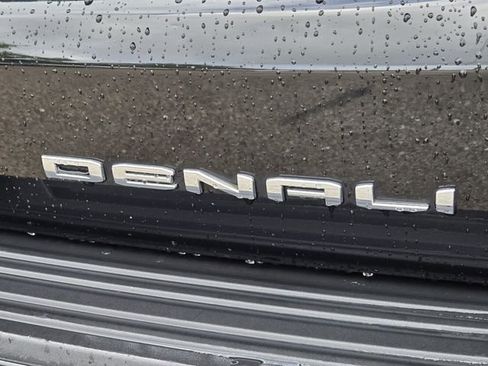 Used 2021 GMC Yukon Denali w/ Denali Premium Package RWD image 18