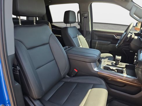 Used 2025 Chevrolet Silverado 1500 LT Trail Boss w/ Convenience Package II AWD/4WD image 10