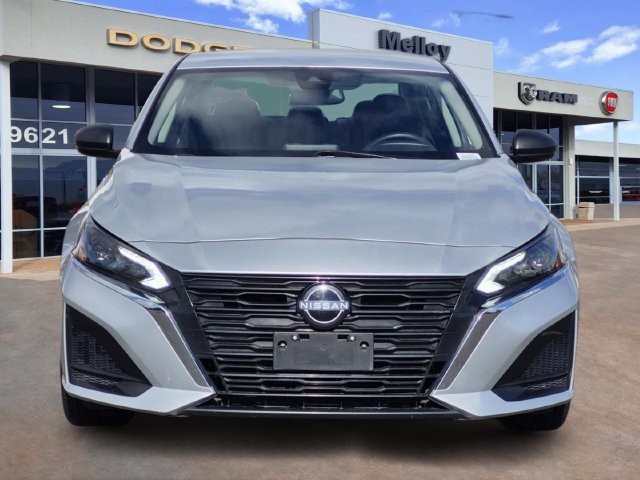 Used 2025 Nissan Altima 2.5 SV AWD/4WD image 2