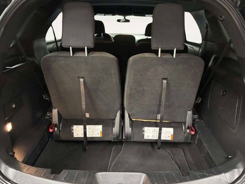 Used 2017 Ford Explorer XLT w/ Equipment Group 201A AWD/4WD image 6