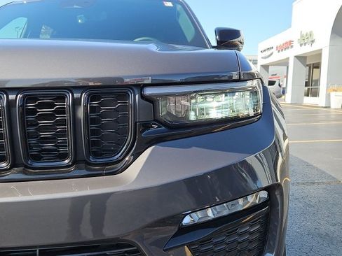 New 2025 Jeep Grand Cherokee Limited w/ Luxury Tech Group II image 3