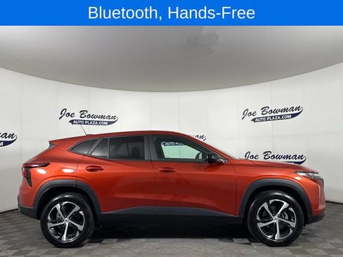 Used 2024 Chevrolet Trax RS w/ Sunroof Package FWD image 5
