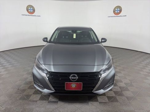 Used 2025 Nissan Altima 2.5 SV FWD image 3