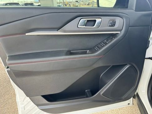 Used 2025 Ford Explorer ST-Line w/ Premium Package image 17