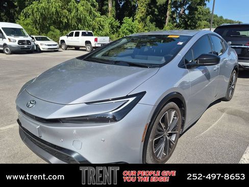 Used 2024 Toyota Prius XLE FWD image 1