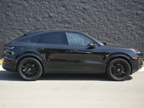 Certified 2024 Porsche Cayenne GTS AWD/4WD image 8