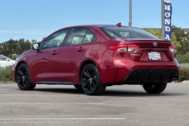 Used 2023 Toyota Corolla SE w/ Carpet Mat Package (TMS) FWD image 6