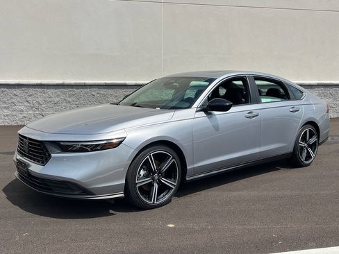 Used 2023 Honda Accord Sport image 1