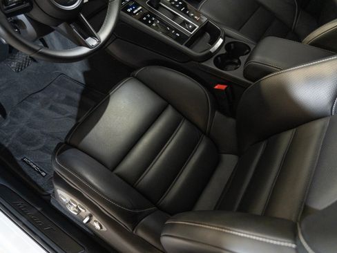 Certified 2026 Porsche Macan Turbo AWD/4WD image 14