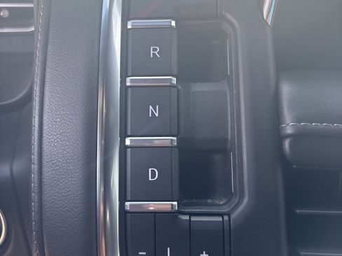 Used 2022 Chevrolet Suburban Z71 image 26