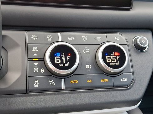 Certified 2025 Land Rover Defender 130 X-Dynamic SE image 16