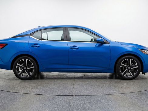 Used 2025 Nissan Sentra SV FWD image 11