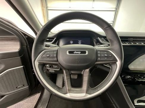 Used 2022 Jeep Grand Cherokee L Limited w/ Luxury Tech Group II AWD/4WD image 8
