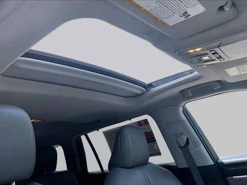 Used 2023 Toyota Highlander XLE AWD/4WD image 14