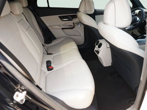 Used 2025 Mercedes-Benz GLC 350e 4MATIC image 16