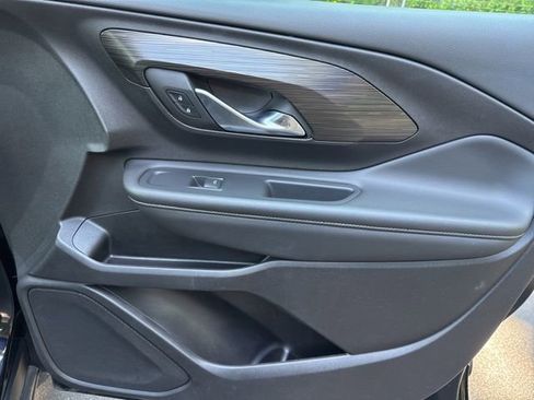 Used 2024 GMC Terrain SLT image 29