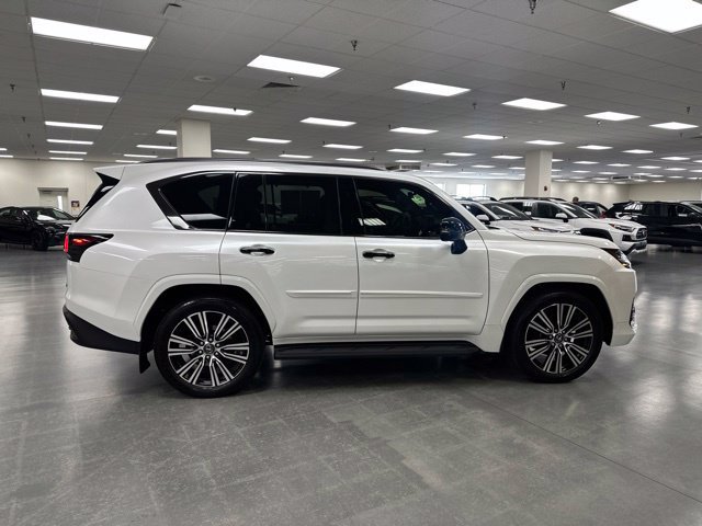 Used 2025 Lexus LX 600 4WD w/ Appearance Package image 8