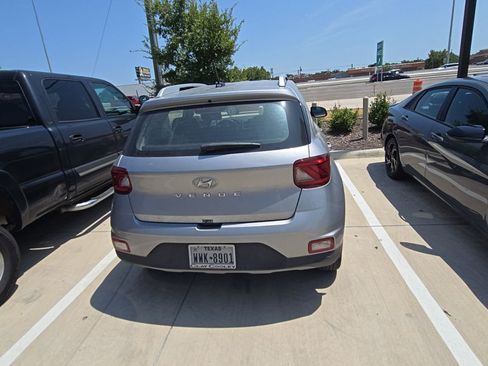 Used 2025 Hyundai Venue SEL FWD image 7