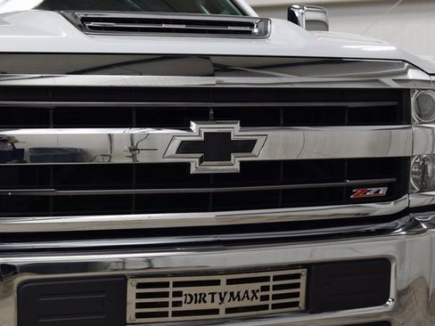 Used 2018 Chevrolet Silverado 2500 LTZ w/ Duramax Plus Package image 11