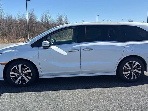 Used 2023 Honda Odyssey Touring image 13