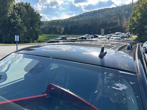 Used 2011 Cadillac Escalade ESV Luxury image 11