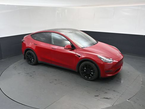 Used 2021 Tesla Model Y Long Range AWD/4WD image 31