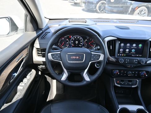 Used 2024 GMC Terrain Denali w/ Denali Premium Package AWD/4WD image 9