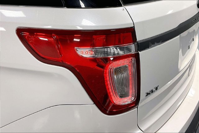 Used 2014 Ford Explorer XLT w/ Equipment Group 202A AWD/4WD image 23