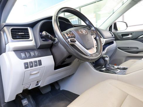 Used 2018 Toyota Highlander Limited Platinum FWD image 40