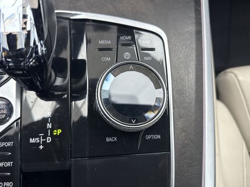 Used 2021 BMW X5 xDrive40i w/ M Sport Package image 27