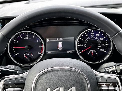 Certified 2024 Kia Carnival EX image 13