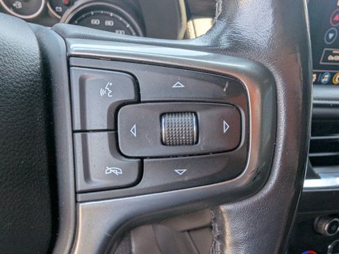 Used 2021 Chevrolet Suburban Z71 w/ Luxury Package AWD/4WD image 15
