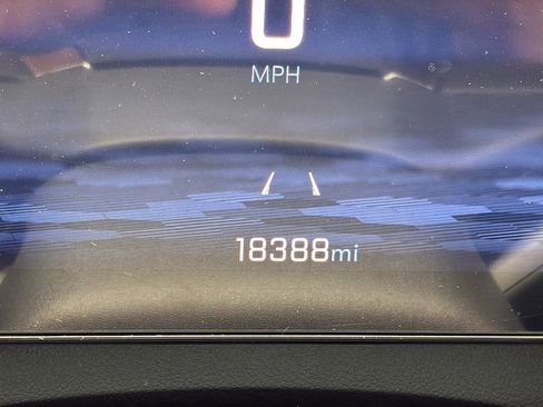 Used 2025 Chevrolet Traverse LT FWD image 32