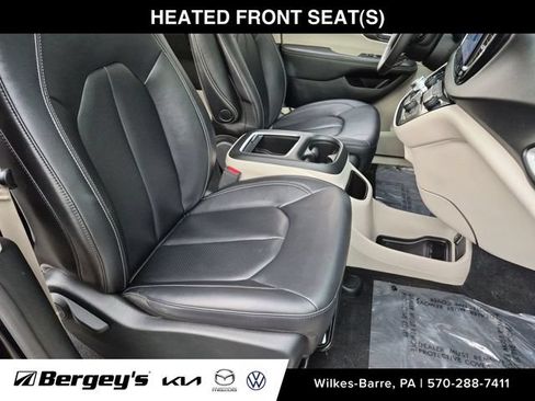 Used 2024 Chrysler Pacifica Touring-L FWD image 28