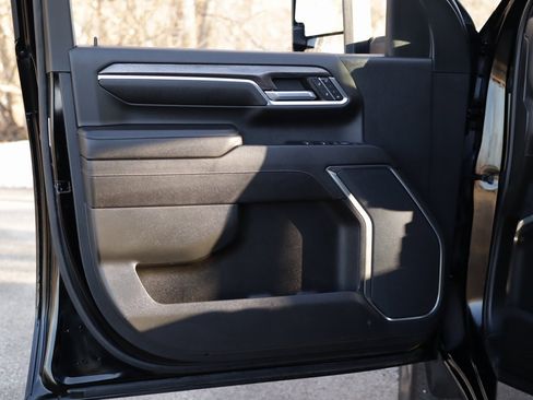 Used 2024 Chevrolet Silverado 2500 LTZ image 23