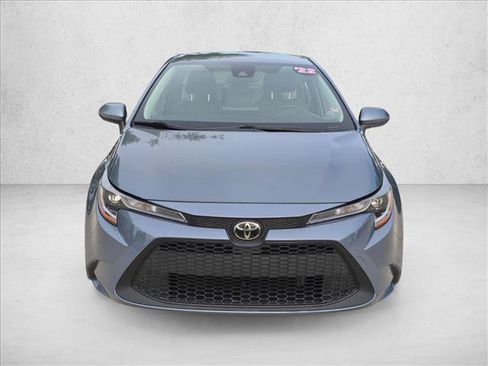 Used 2022 Toyota Corolla LE FWD image 2