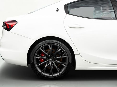 Used 2022 Maserati Ghibli Modena Q4 image 8