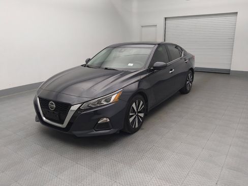 Used 2022 Nissan Altima 2.5 SV w/ SV Premium Package FWD image 2