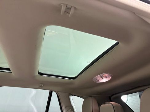 Used 2013 Lincoln MKX FWD image 29
