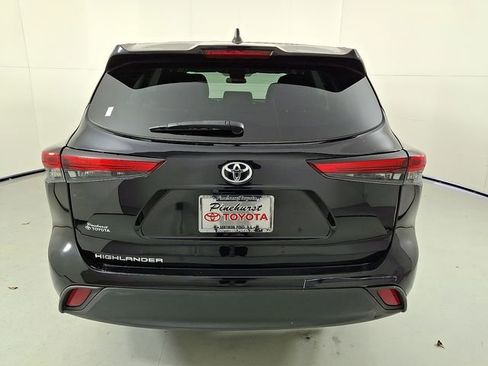 Used 2023 Toyota Highlander L image 5