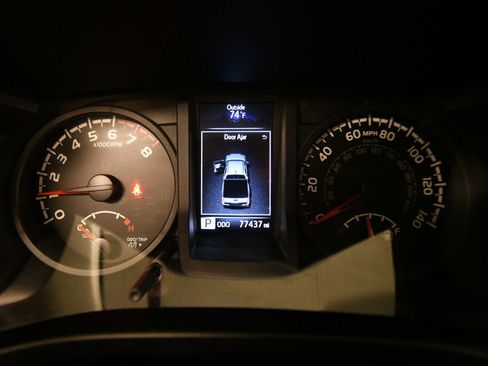 Certified 2019 Toyota Tacoma SR image 14