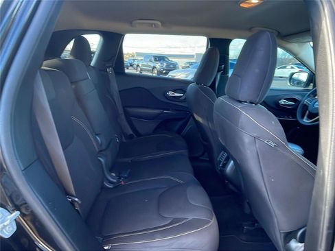 Used 2016 Jeep Cherokee Latitude w/ Comfort/Convenience Group image 16