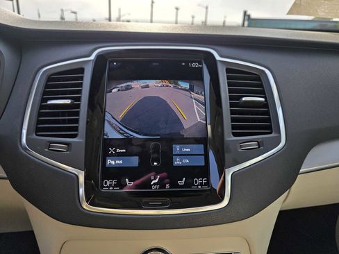 Used 2022 Volvo XC90 T5 Momentum image 14