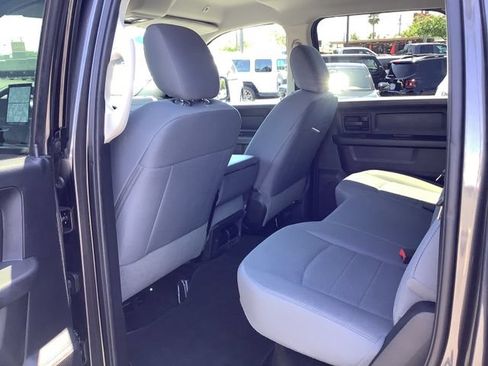 Used 2017 RAM 1500 Express RWD image 21